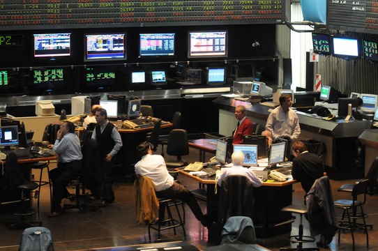 El riesgo país saltó a 755 puntos y las acciones argentinas cayeron hasta un 9% en Wall Street
