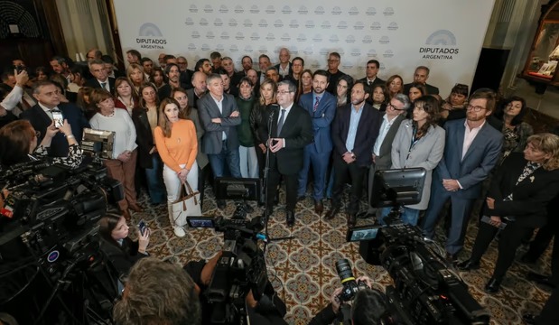 “Moriremos con las botas puestas”: la oposición se ve sin chances de abrir la sesión para derribar el DNU 70