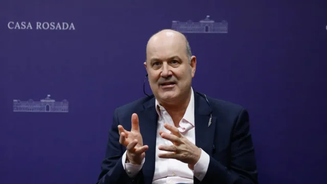 El Gobierno y una nueva apuesta por los despidos que genera tensión interna